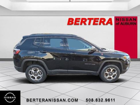 Used 2022 Jeep Compass Trailhawk image 2