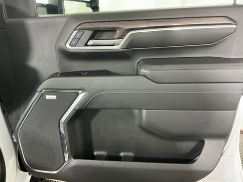 Used 2024 Chevrolet Silverado 2500 LTZ w/ LTZ Convenience Package image 21