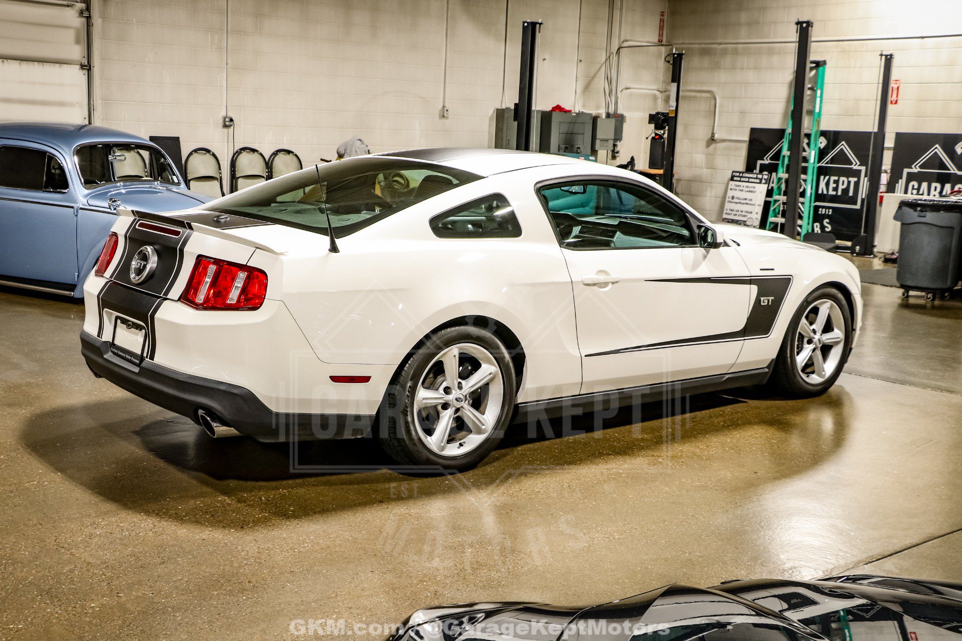 Used 2010 Ford Mustang GT RWD image 9