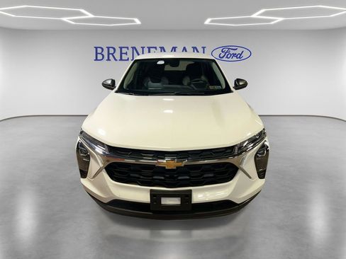 Used 2025 Chevrolet Trax LS image 2