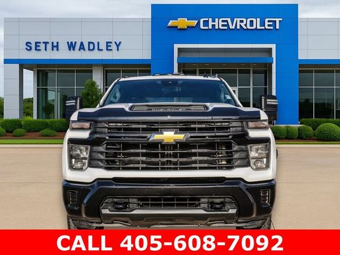 Used 2024 Chevrolet Silverado 2500 W/T w/ WT Convenience Package AWD/4WD image 2