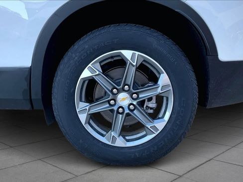 Used 2025 Chevrolet Blazer LT image 9