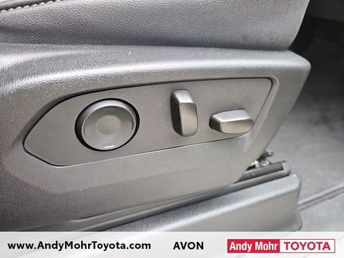 Used 2024 GMC Yukon SLT image 37