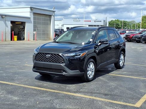 Used 2022 Toyota Corolla Cross LE FWD image 2
