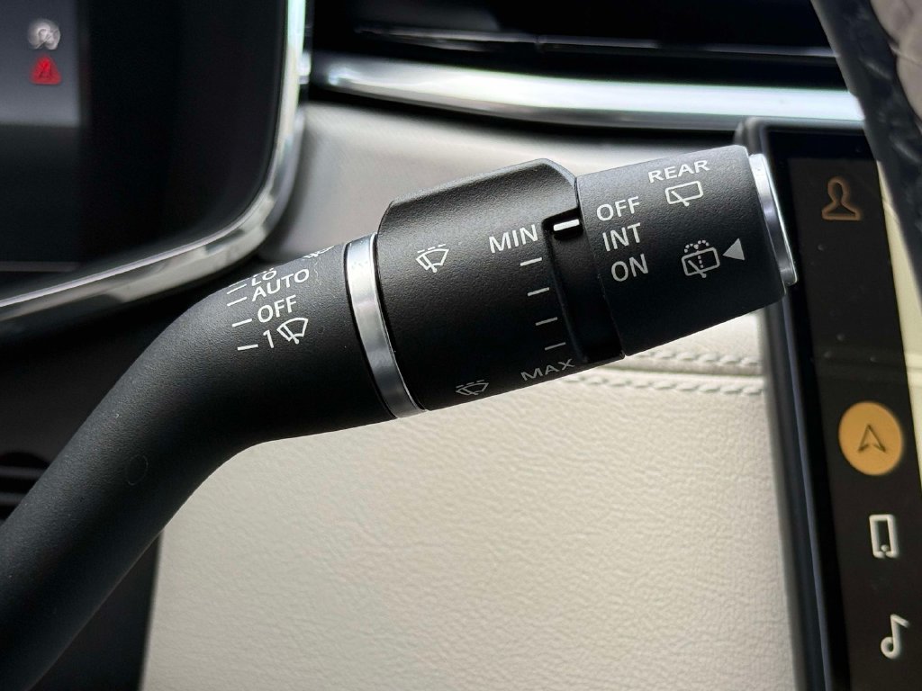Used 2025 Jaguar F-PACE R-Dynamic S AWD/4WD image 29