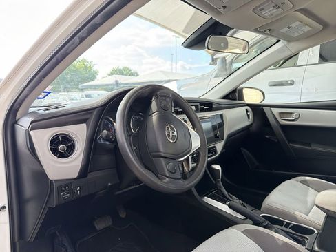 Used 2018 Toyota Corolla LE w/ Carpet Mat Package (TMS) FWD image 7