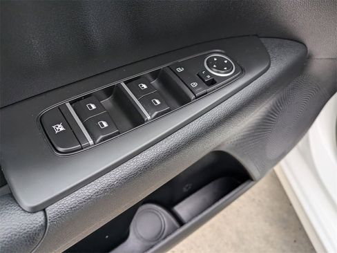 Used 2024 Kia Forte LXS image 13