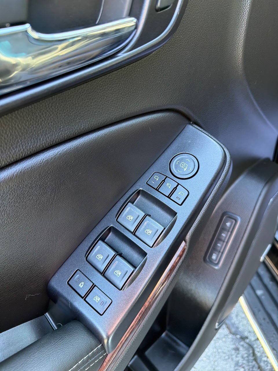 Used 2018 GMC Yukon XL SLT AWD/4WD image 17