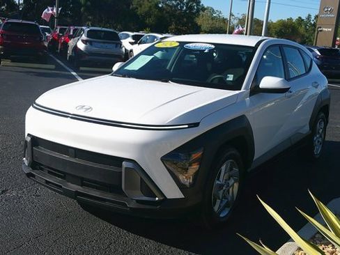 Certified 2024 Hyundai Kona SE image 2