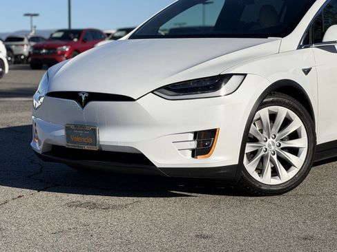 Used 2020 Tesla Model X Long Range image 3