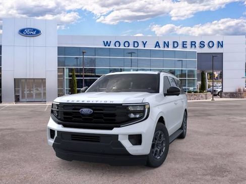 New 2026 Ford Expedition Active AWD/4WD image 2