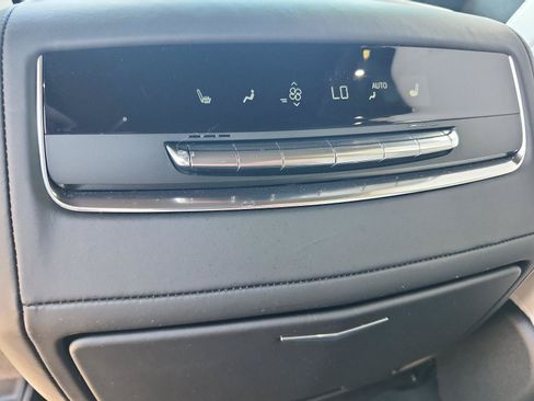 Used 2025 Cadillac Escalade Sport Platinum w/ LPO, ONYX Package AWD/4WD image 15