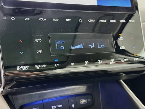 Certified 2024 Hyundai Tucson Limited AWD/4WD image 10