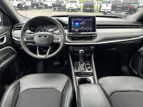 Used 2024 Jeep Compass Latitude AWD/4WD image 9
