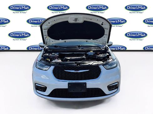 Used 2023 Chrysler Pacifica Touring-L FWD image 33