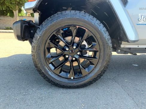 Used 2023 Jeep Wrangler Unlimited Sahara image 10