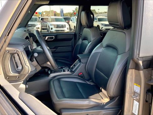 Certified 2025 Ford Bronco Outer Banks w/ Sasquatch Package image 8