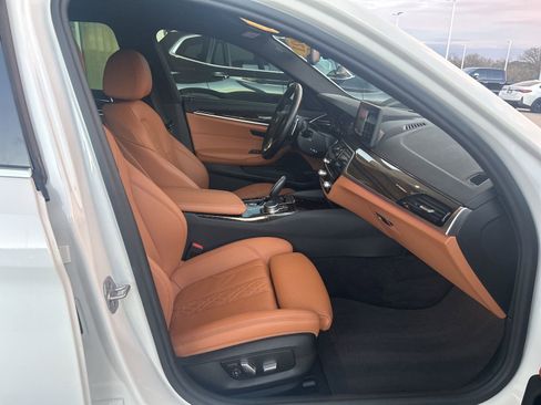 Used 2021 BMW 530i w/ Convenience Package image 11