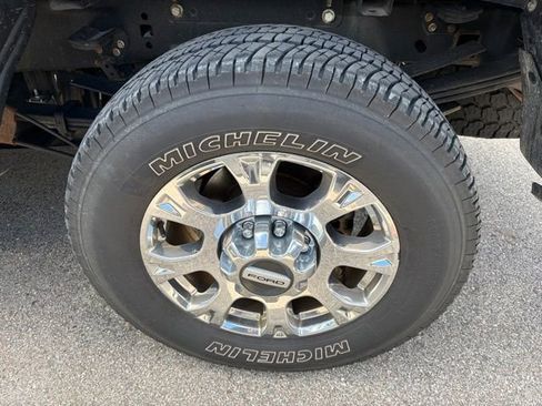 Used 2021 Ford F250 Lariat w/ Lariat Ultimate Package AWD/4WD image 14