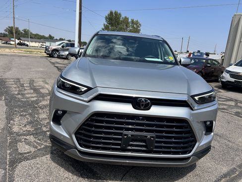 Used 2024 Toyota Grand Highlander AWD image 9