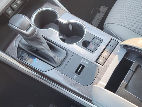 Used 2021 Toyota Highlander Limited image 20