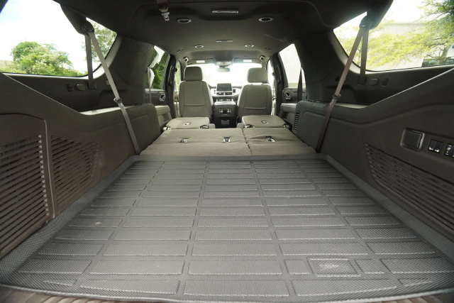 Used 2024 GMC Yukon XL SLT w/ SLT Luxury Package AWD/4WD image 24