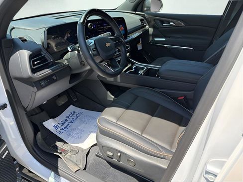 Used 2025 Chevrolet Traverse High Country FWD image 8