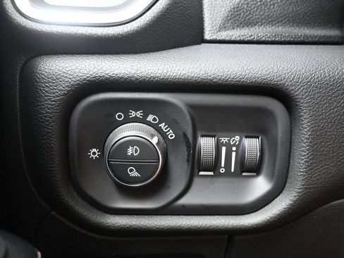 Used 2025 RAM 1500 Laramie AWD/4WD image 17