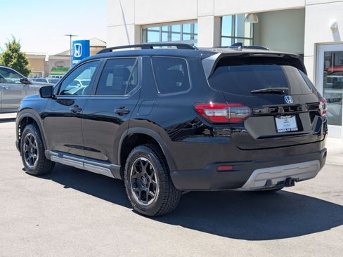 Certified 2025 Honda Pilot TrailSport image 8