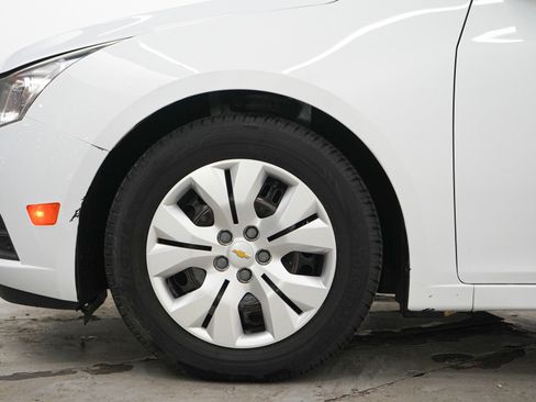 Used 2013 Chevrolet Cruze LS FWD image 26