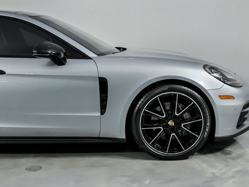 Used 2018 Porsche Panamera 4S image 15