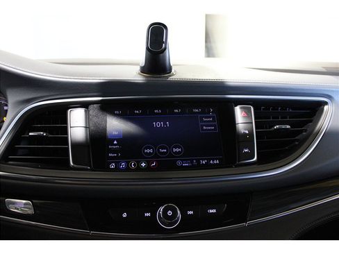 Used 2023 Buick Enclave Essence image 31