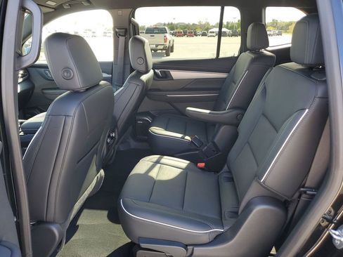 Used 2025 Buick Enclave Preferred image 23