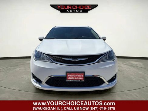 Used 2017 Chrysler Pacifica Touring Plus w/ Tire & Wheel Group FWD image 7