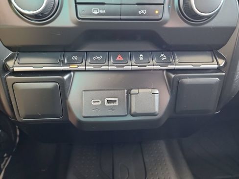 Used 2021 Chevrolet Silverado 1500 Custom Trail Boss w/ LPO, Dark Essentials Package AWD/4WD image 29