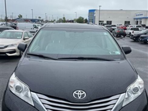 Used 2015 Toyota Sienna XLE w/ XLE Navigation Package AWD/4WD image 15