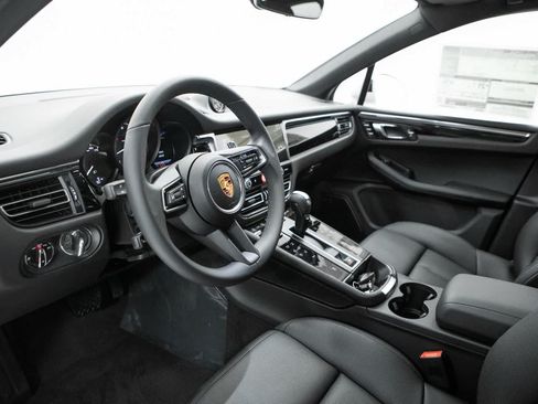 New 2026 Porsche Macan AWD/4WD image 4