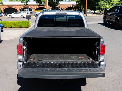 Used 2021 Toyota Tacoma TRD Off-Road w/ Technology Package AWD/4WD image 8