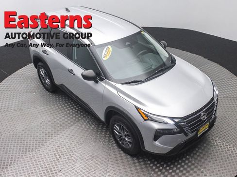 Used 2024 Nissan Rogue S AWD/4WD image 3