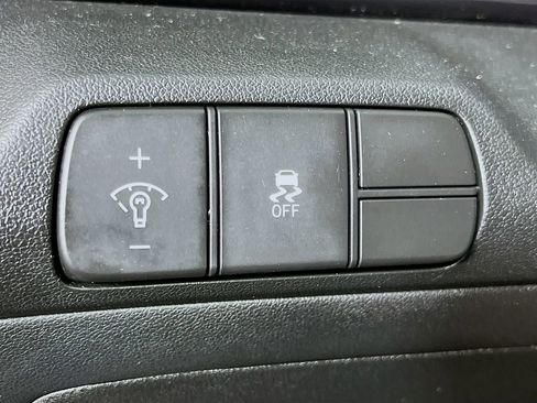 Used 2025 Hyundai Elantra Sport image 13