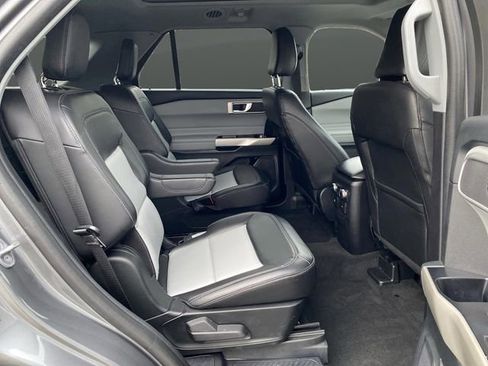 Used 2022 Ford Explorer XLT w/ Equipment Group 202A image 31