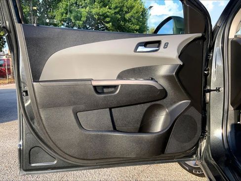 Used 2020 Chevrolet Sonic Premier image 19