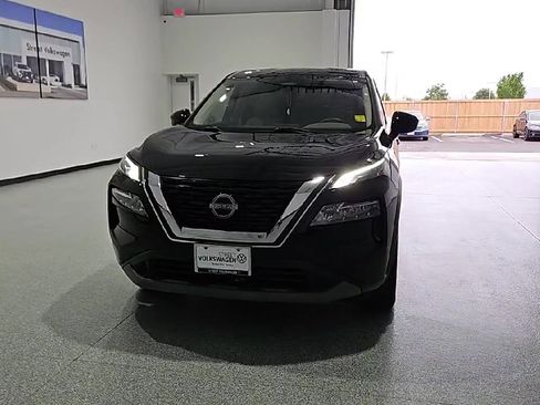 Used 2023 Nissan Rogue SV FWD image 3