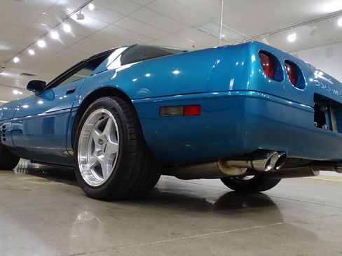 Used 1994 Chevrolet Corvette Coupe RWD image 10