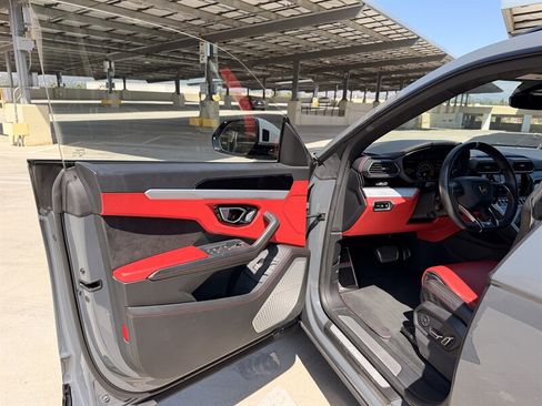 Used 2021 Lamborghini Urus AWD/4WD image 18