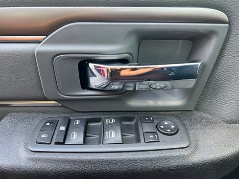 Used 2022 RAM 1500 Classic SLT AWD/4WD image 19