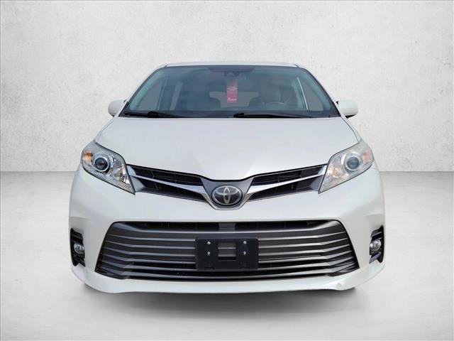 Used 2019 Toyota Sienna XLE w/ XLE Navigation Package FWD image 2