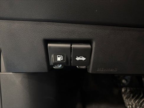 Certified 2025 Nissan Versa SR w/ Trunk Package image 20