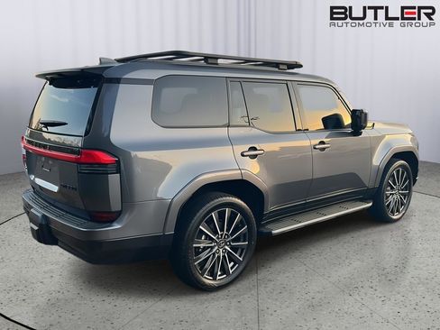 Used 2024 Lexus GX 550 w/ Cold Area Package image 8