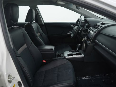 Used 2014 Toyota Camry SE image 11